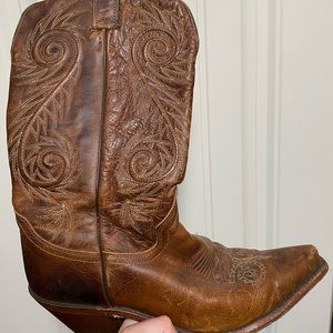 Women’s cowboy boots size 10